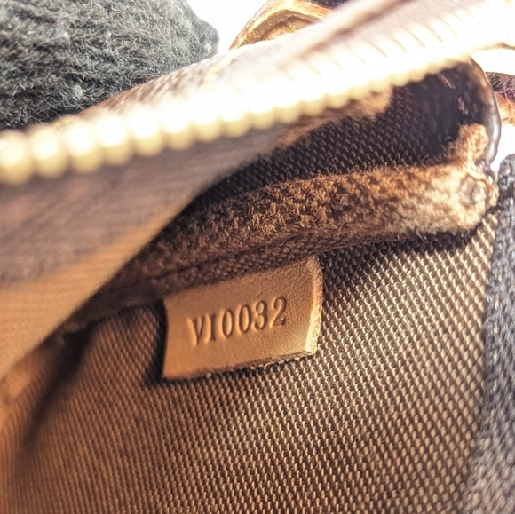 ✨️💎Authentic Louis Vuitton Mini Pochette Accessoires Monogram Bag - Picture 16 of 16